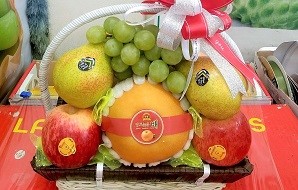Đặt giỏ trái cây nhập khẩu biếu tặng